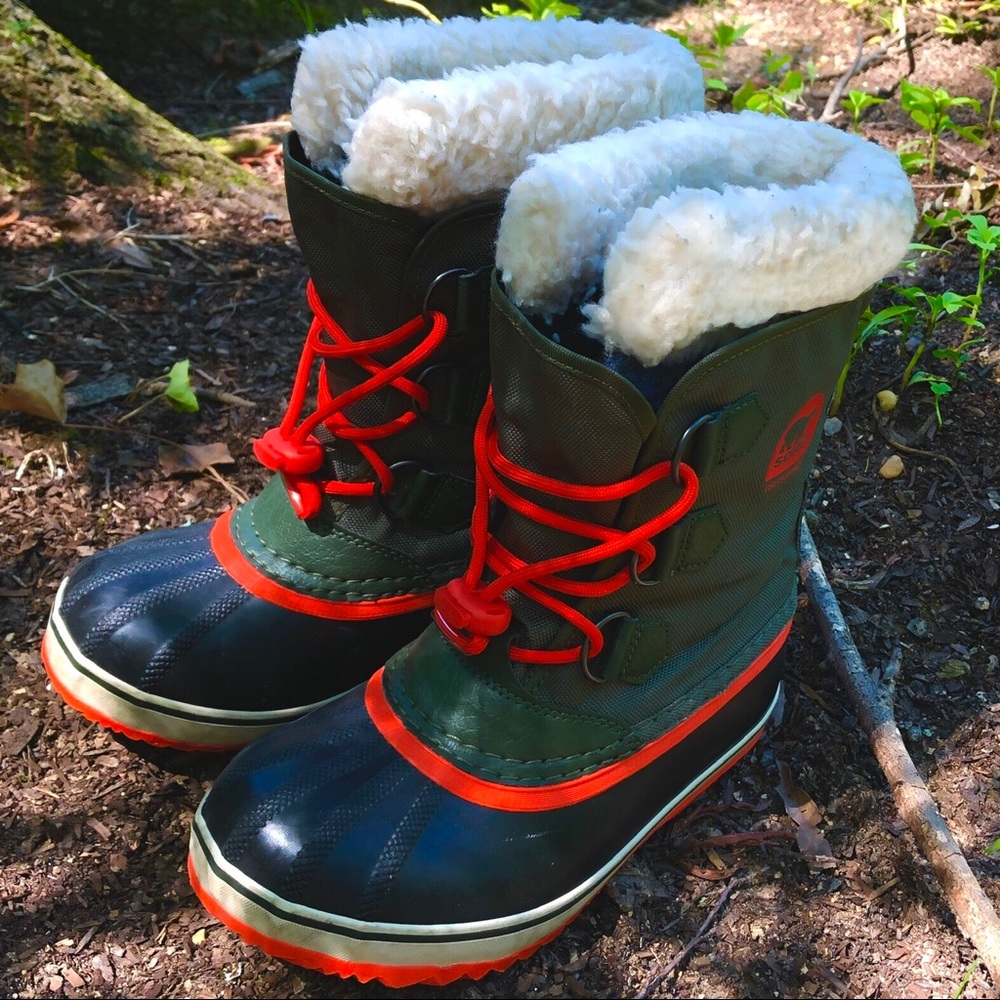 Barely worn kid’s snow boots!